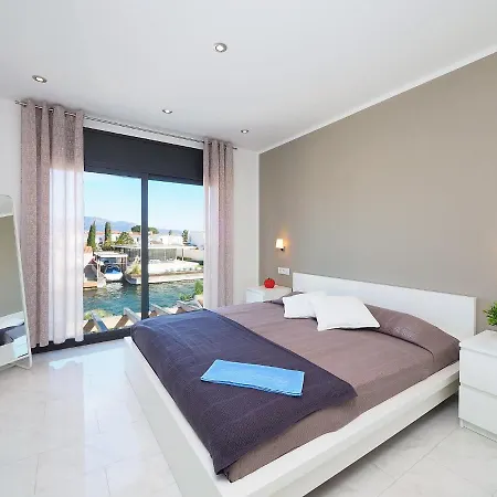Casa de Férias Alberes By Interhome Empuriabrava